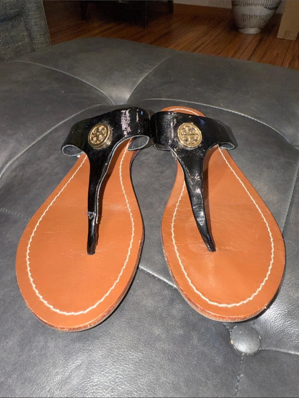 Tory Burch Black Patent Leather Thong Sandals with Gold Emblem Women's Size 9M